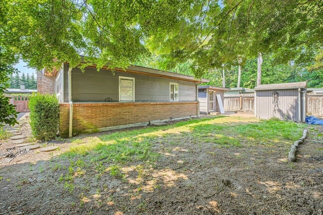 Building Photo - Ideally Located 3 Bed 2 Bath Lake Forest P...