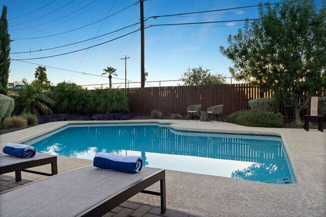 Building Photo - UN-FURNISHED!! 3 Bedroom/ 2Bath in Heart of Scottsdale!!