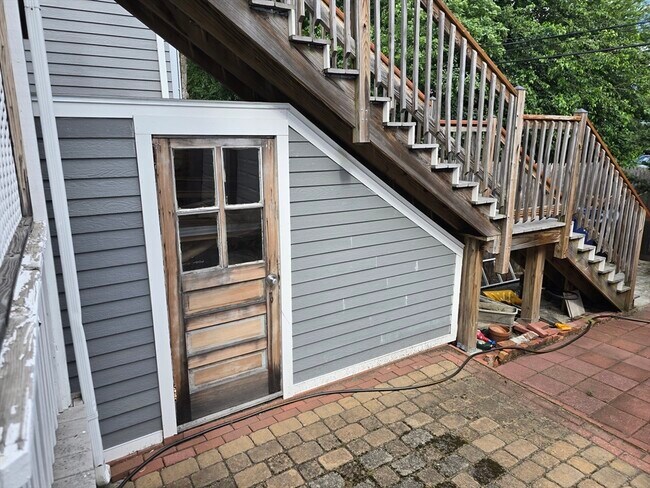 Building Photo - 28 Bardwell St