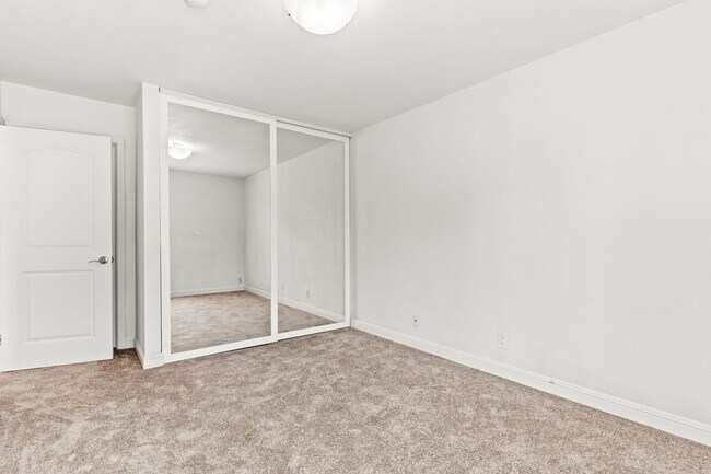 Building Photo - 4905 Bridgepointe Pl