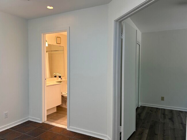 Building Photo - 20 Tilton Club