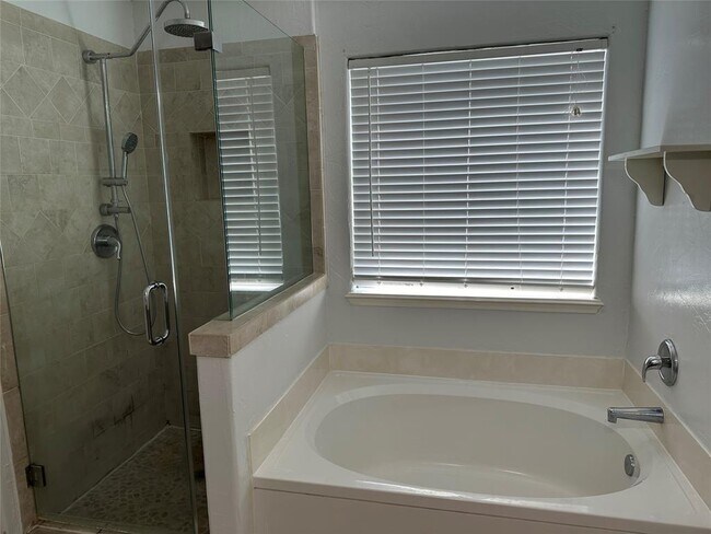 Building Photo - 24202 Kingbriar Dr