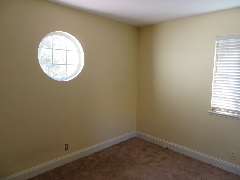 Building Photo - 3212 Bear Creek Dr