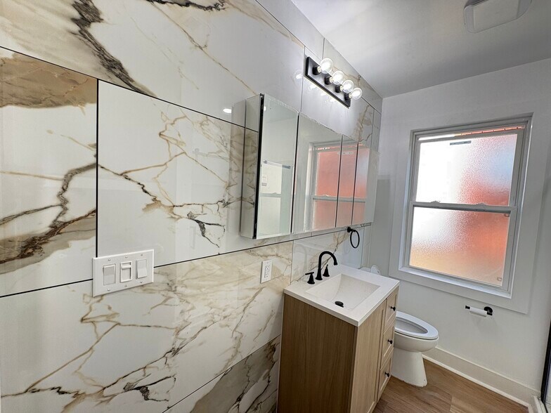 Building Photo - 5834 Phillips Ave