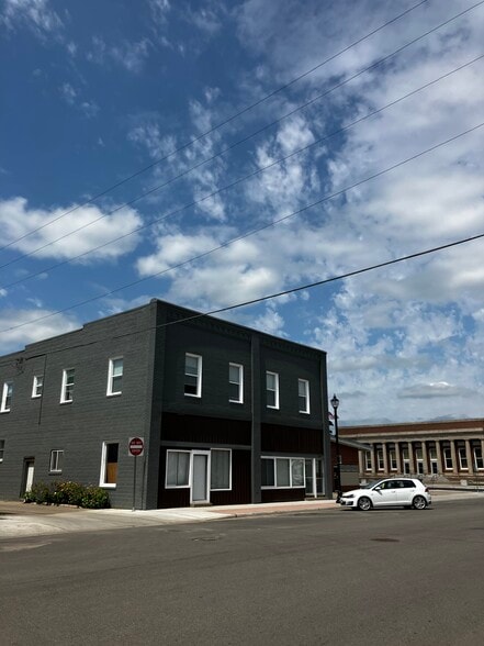 Front of Building - 231 2nd Ave NE
