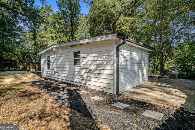 Building Photo - 846 Mell Ct S E