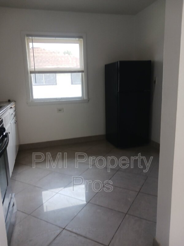 Building Photo - 5658 N 61st St