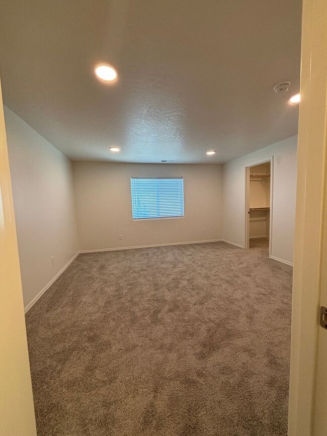 Building Photo - 3bd 2.5ba Townhome - Ready for Move-In