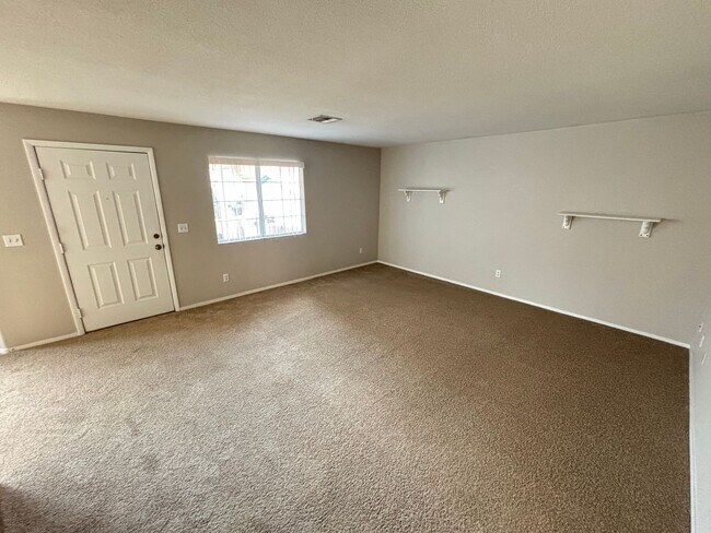 Building Photo - Beautiful 2BED/2BATH Condo near The Lakes