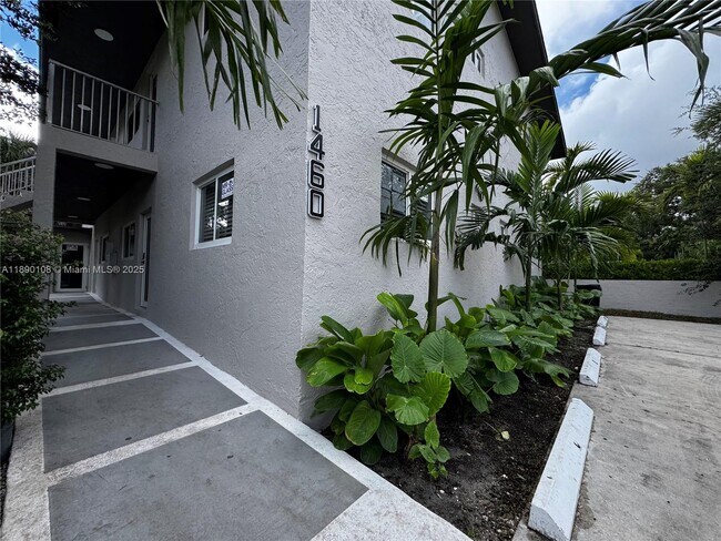 Primary Photo - 1460 SW 24th Ct
