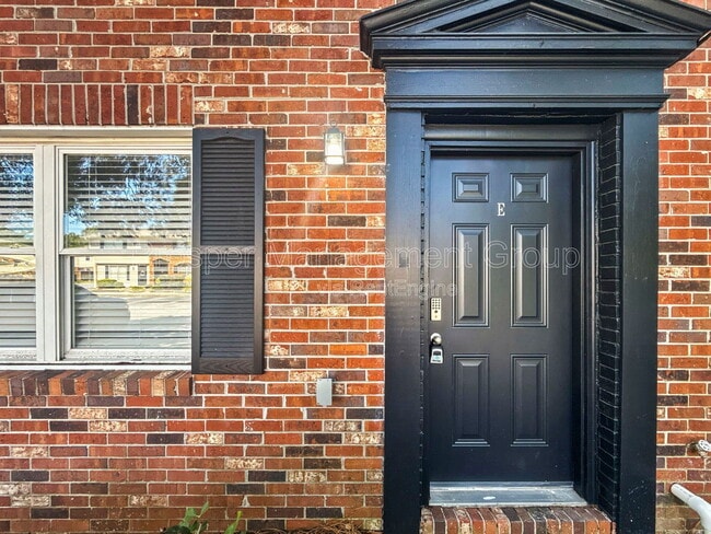 Building Photo - 415 Parkdale Dr