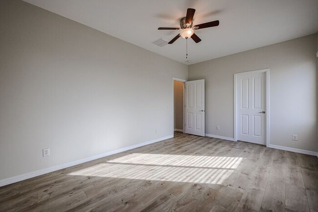 Building Photo - Lovely 4 bed 3 bath in core Chandler, ( Oc...