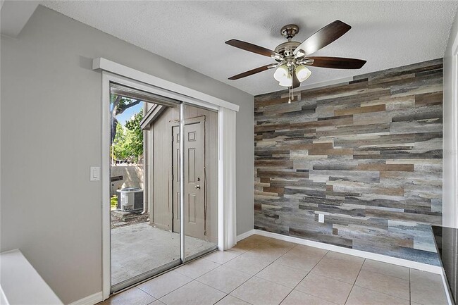 Building Photo - 6345 Newtown Cir