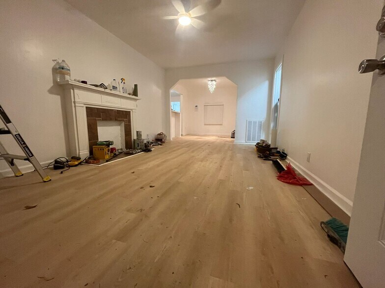 Building Photo - 725 E Eubanks St