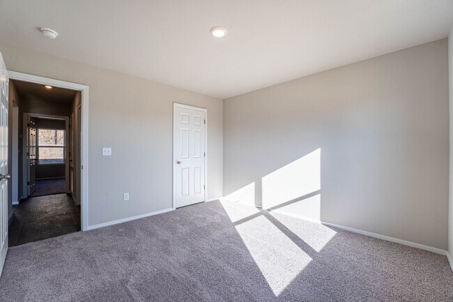 Building Photo - Beautiful Home!