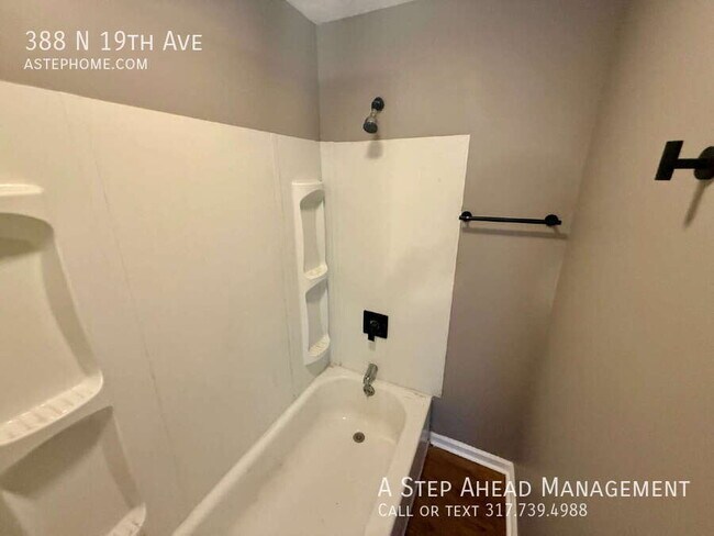 Building Photo - 388 N 19th Ave