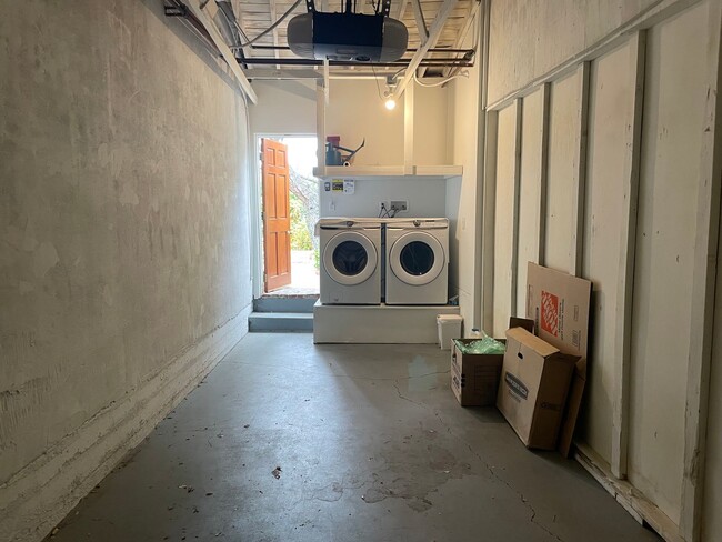 Building Photo - 3227 Bennett Dr