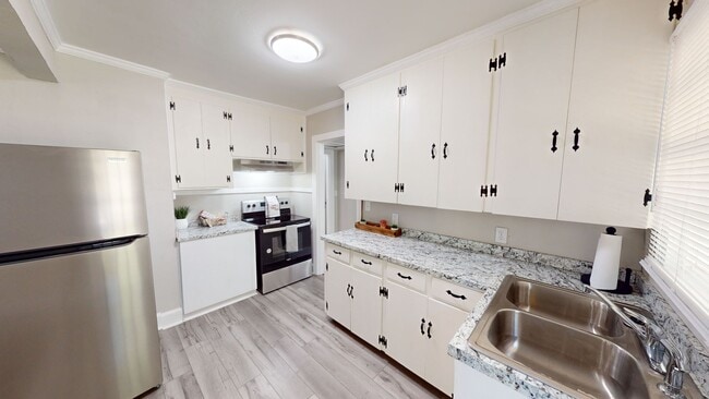 Building Photo - 2 acres in Millbrook w/ large screened in ...