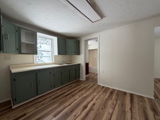 Building Photo - 2 Bed 1 Bath Single Family Home Available in Fairborn