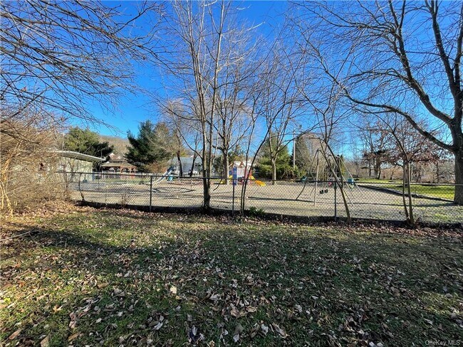 Building Photo - 9 Main St