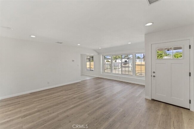 Building Photo - 14722 Strathern St