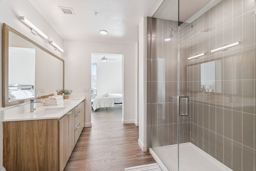 Building Photo - 222 E Jefferson St