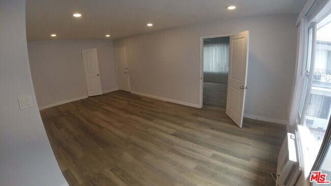 Building Photo - 750 N Hayworth Ave
