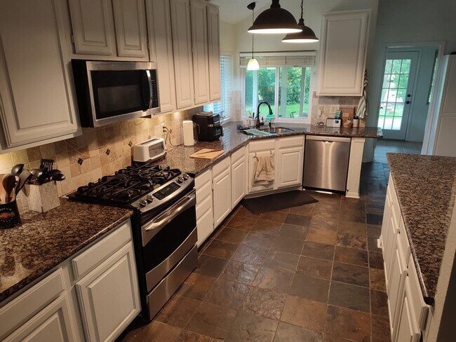 Building Photo - 2223 Greencove Ln
