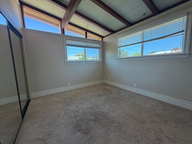 Building Photo - 3809 Sunnyvale Ave