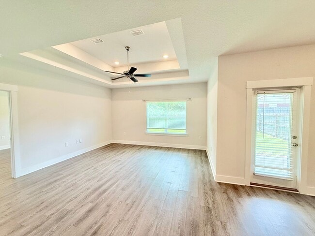 Building Photo - 5733 Danbury Blvd
