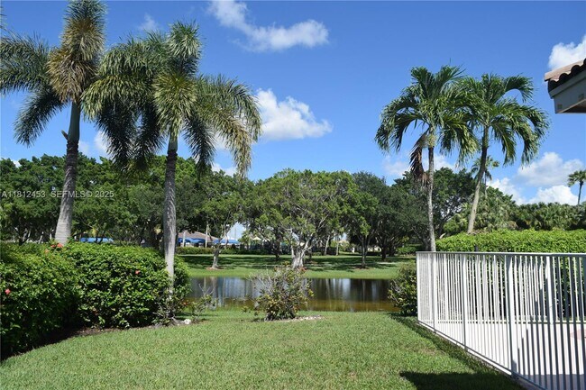 Building Photo - 991 Crestview Cir