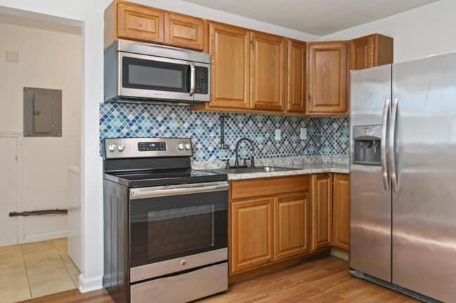 Building Photo - 301 Sheridan Dr