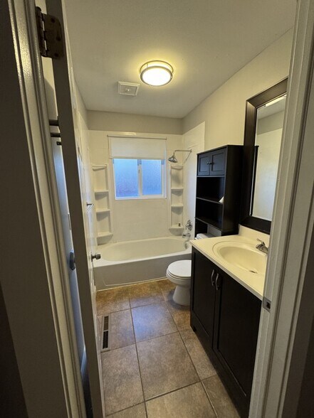 Building Photo - 974 E 50 N