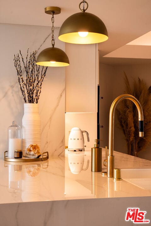 Building Photo - 13700 Marina Pointe Dr