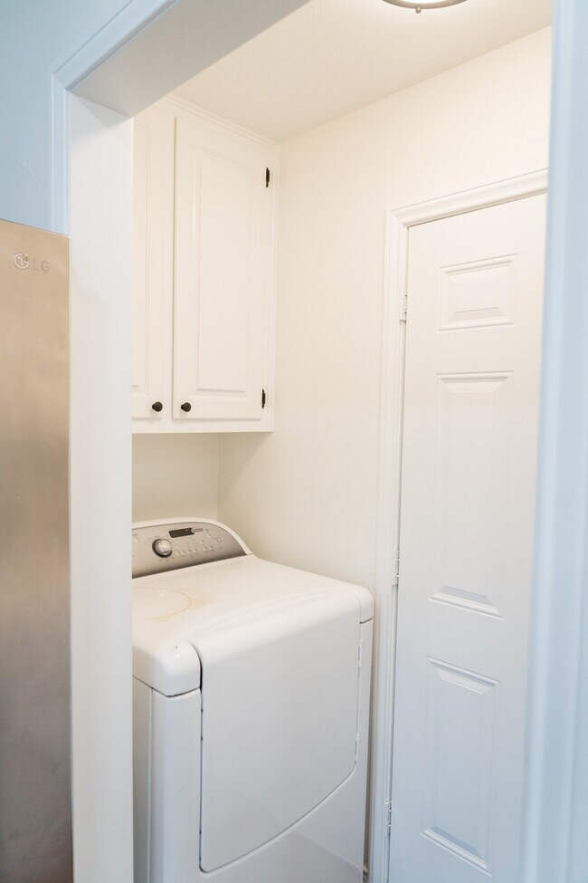 Building Photo - 2861 Panhandle Dr