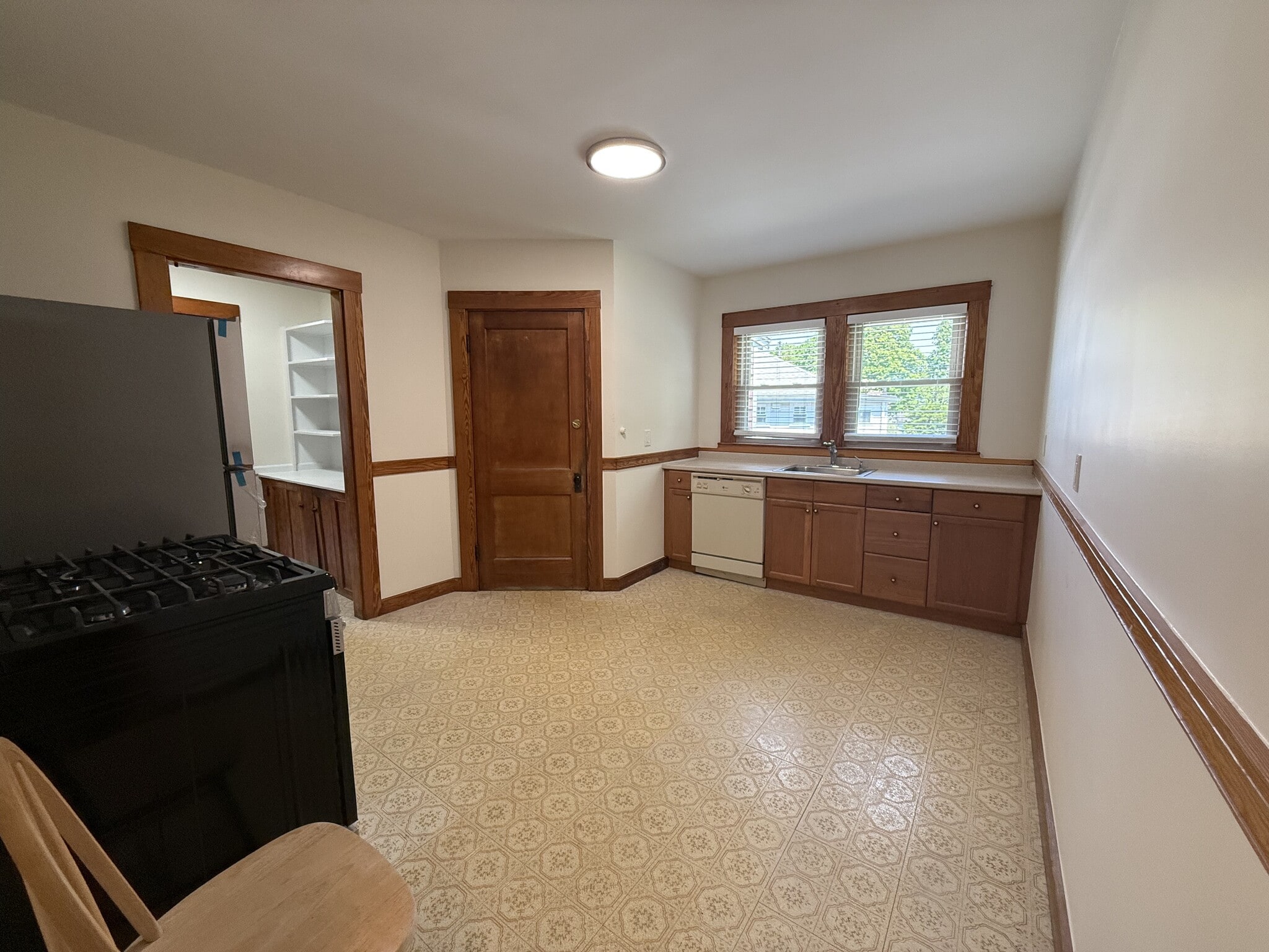 Kitchen (new fridge) - 585 High St