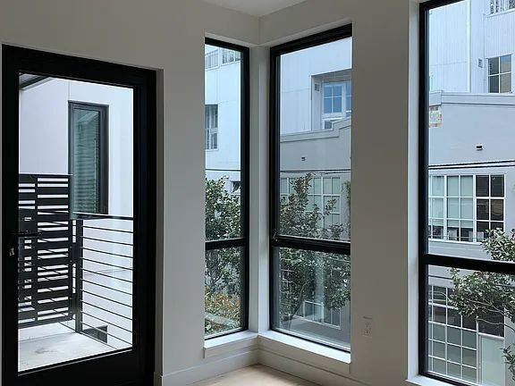 Building Photo - "Charming Urban Oasis: Spacious 1-Bedroom Retreat in the Heart of San Francisco!"