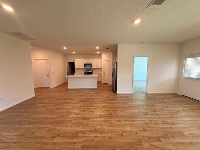 Building Photo - 1940 Lazy Acrs St