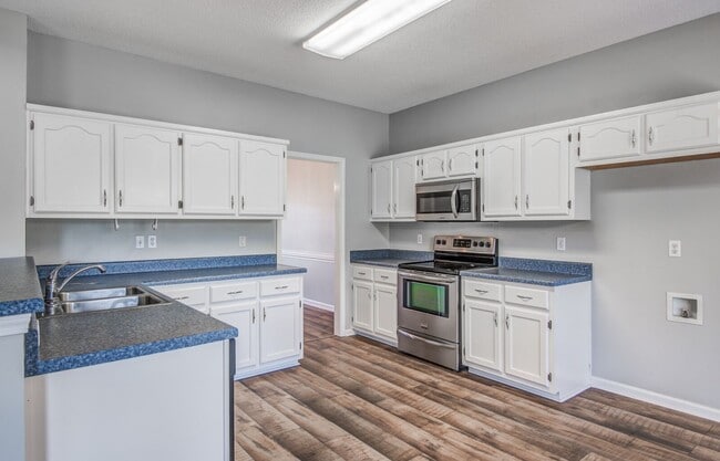 Building Photo - 9461 Hickory Dr