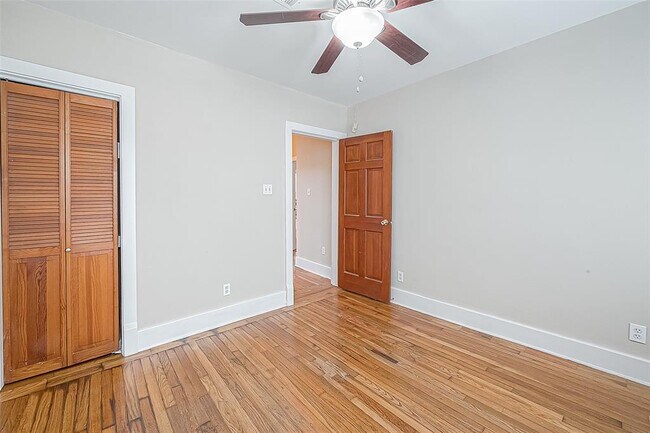 Building Photo - 707 Peden St