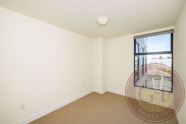 Building Photo - Lower Nob Hill - 2 BR, 1 BA Condo 750 Sq. Ft. - 3D Virtual Tour