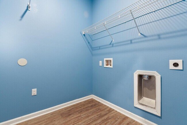 Building Photo - 303 Merlin Ct