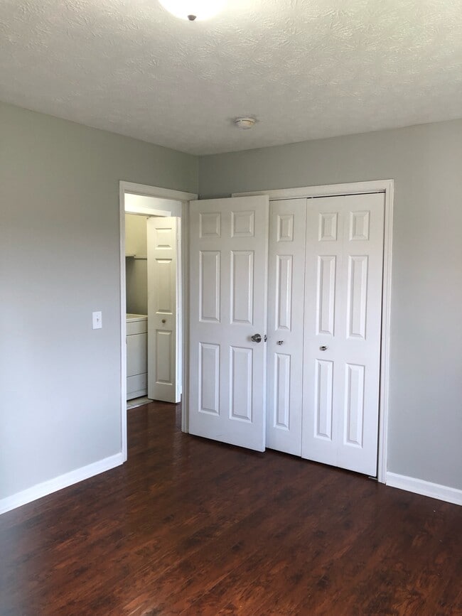 Building Photo - 1050 Scarlett Ln