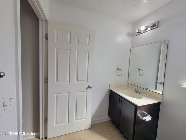 Building Photo - 4447 Oak Moss Loop