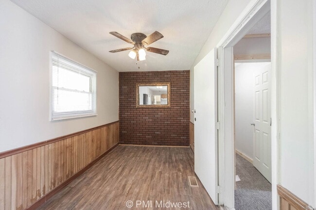 Building Photo - 3926 Malibu Dr