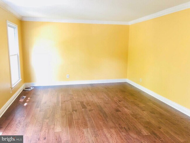 Building Photo - 2021 State Room Dr