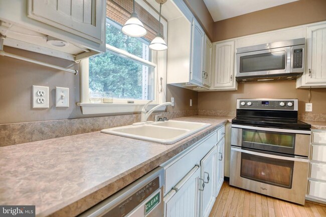 Building Photo - 800 Baltimore Annapolis Blvd