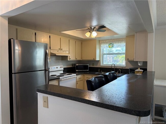 Building Photo - 2950 SE Ocean Blvd