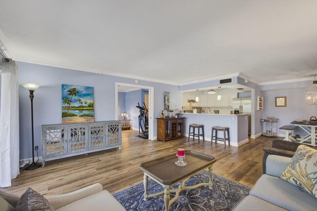 Building Photo - 300 N Hwy A1A