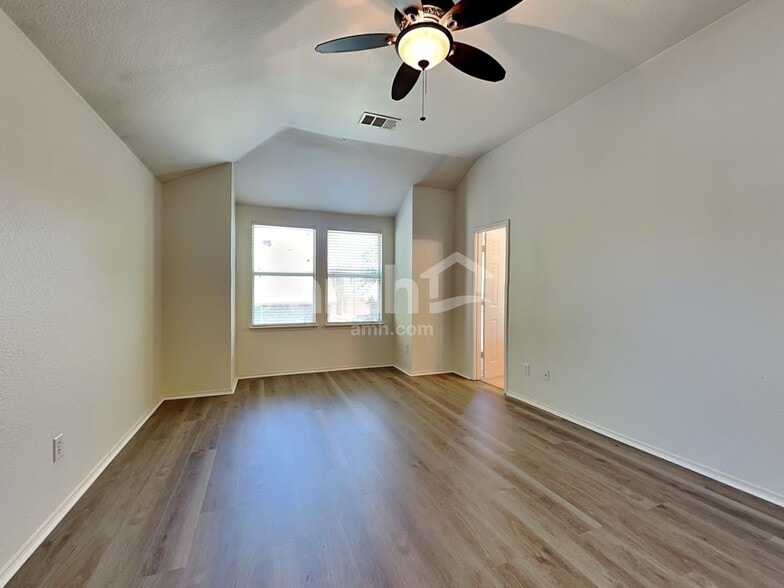 Building Photo - 10624 Cochron Dr